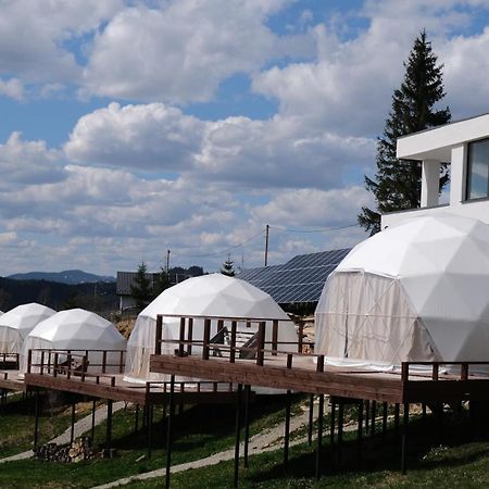 Глемпінг Де Вайб Hotell Vorochta Exteriör bild