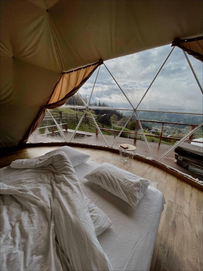 Глемпінг Де Вайб Hotell Vorochta Exteriör bild