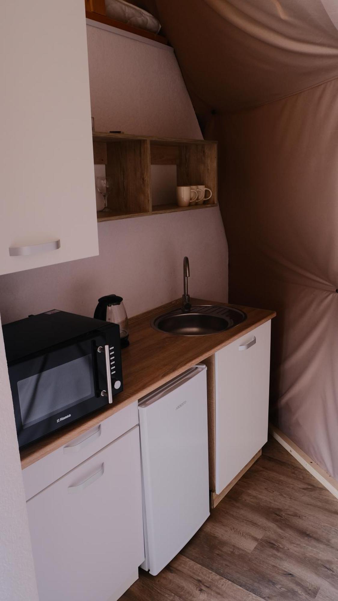 Глемпінг Де Вайб Hotell Vorochta Rum bild