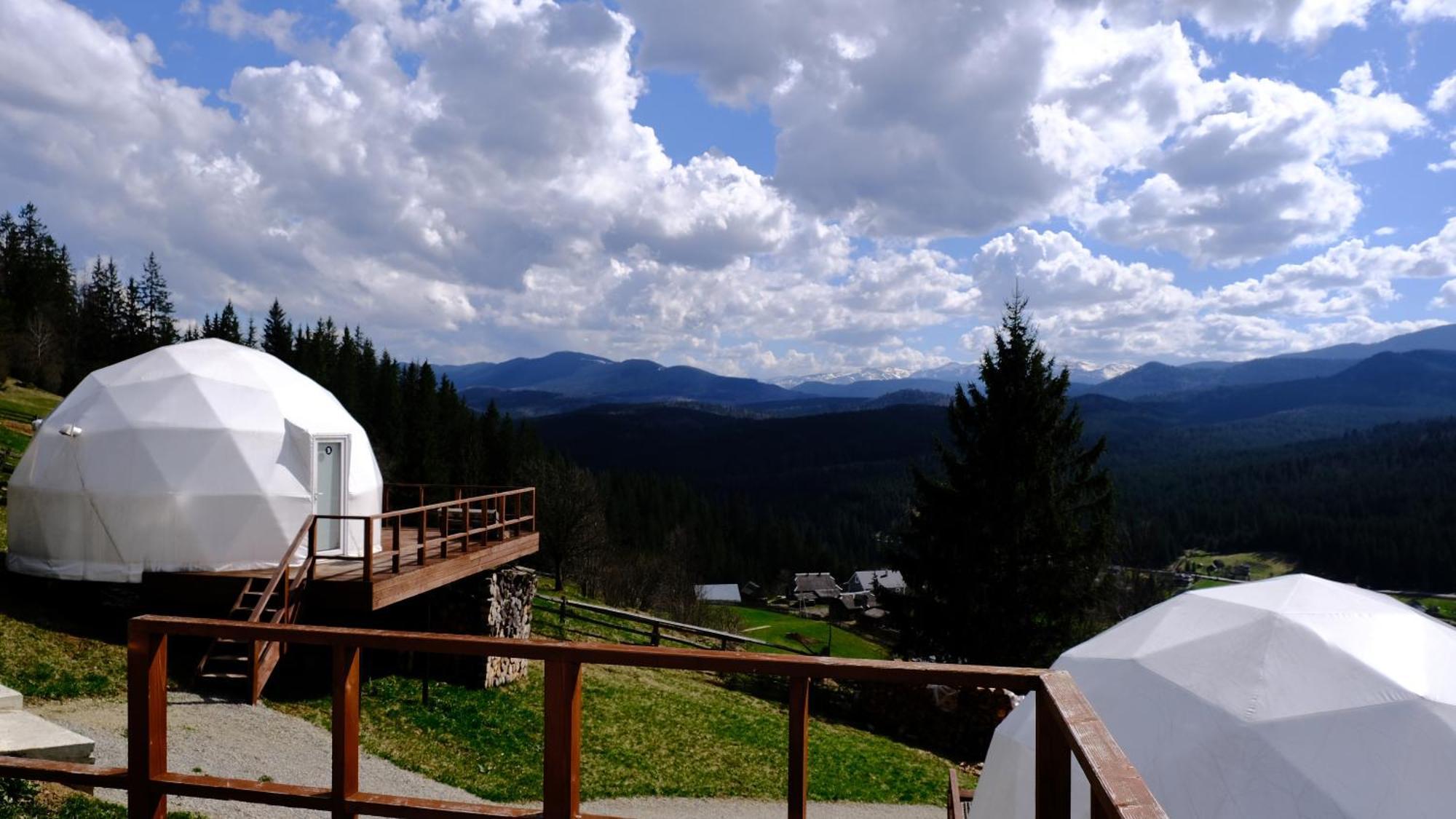 Глемпінг Де Вайб Hotell Vorochta Exteriör bild