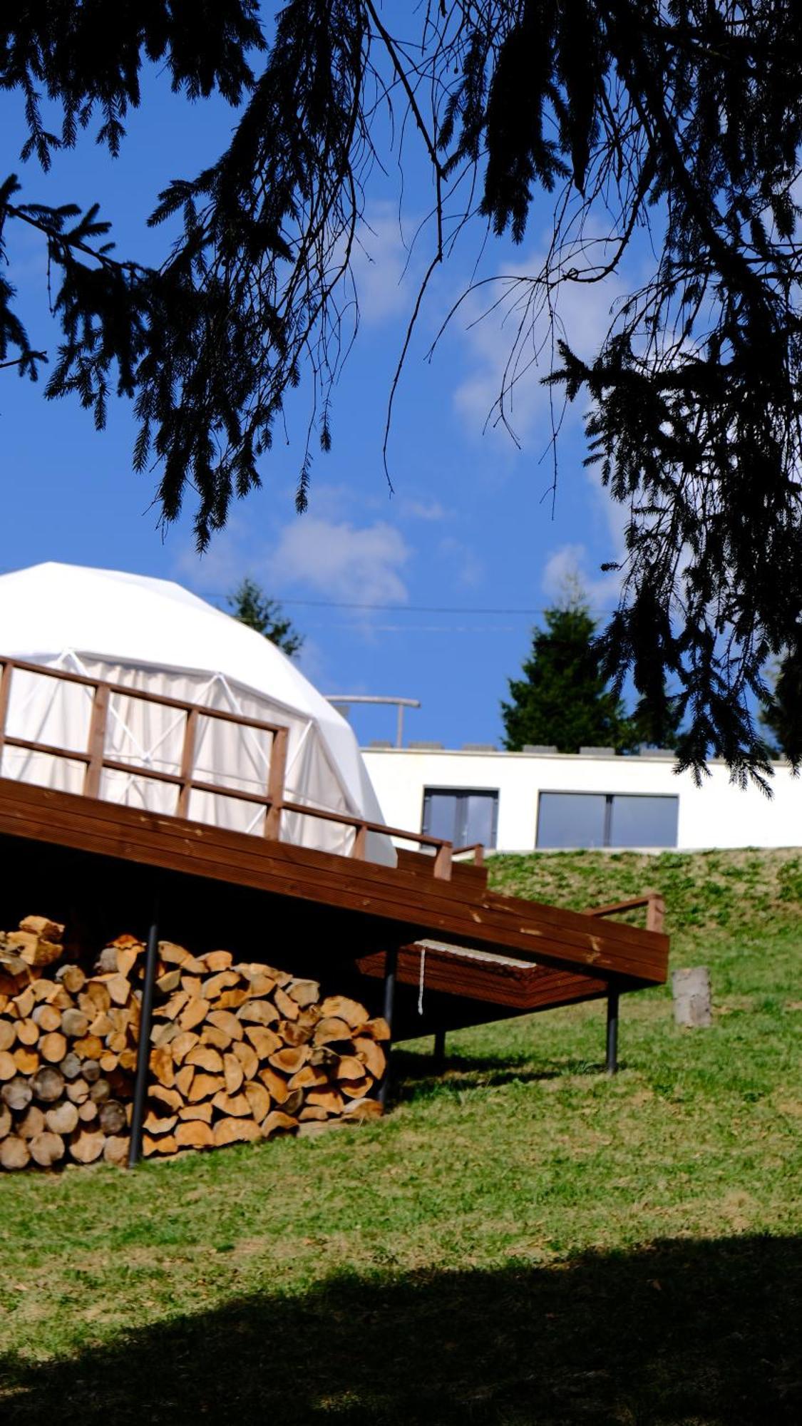 Глемпінг Де Вайб Hotell Vorochta Exteriör bild