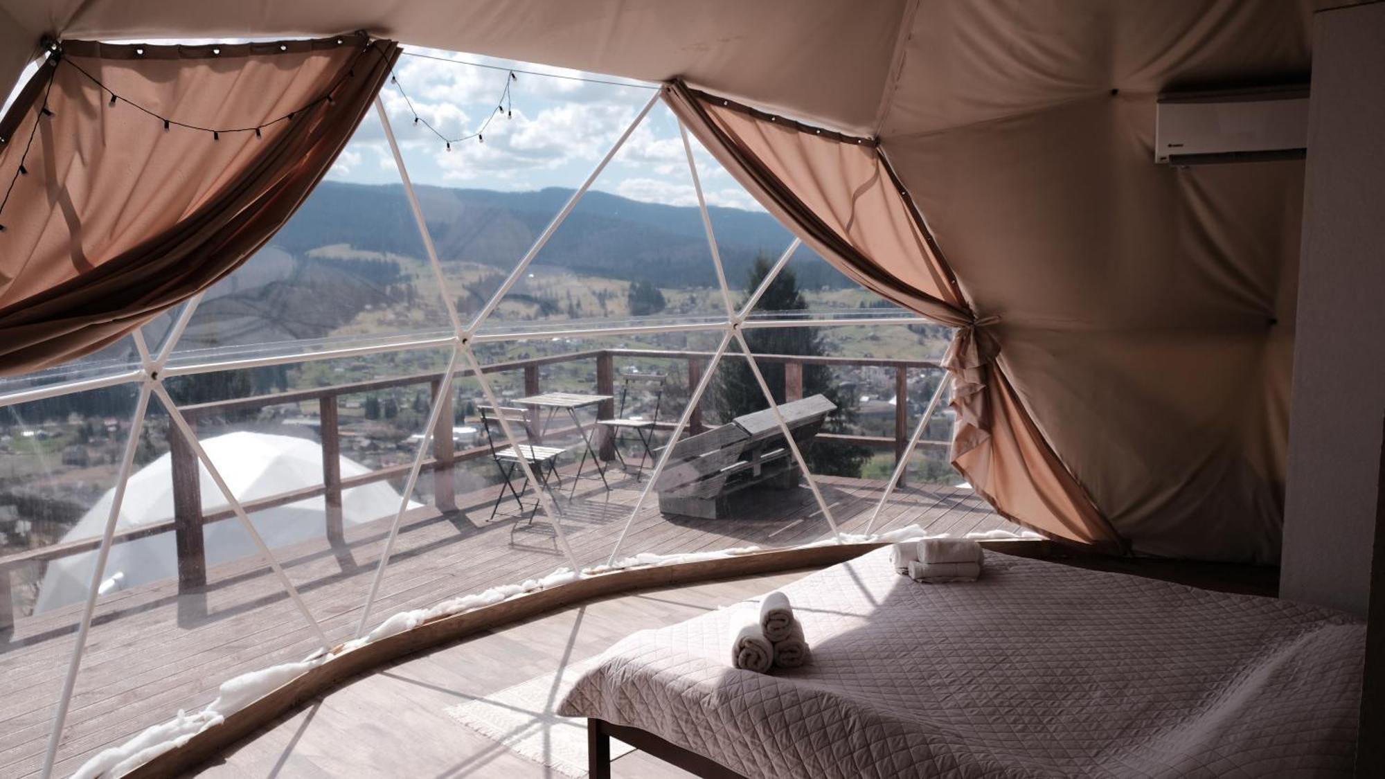 Глемпінг Де Вайб Hotell Vorochta Rum bild