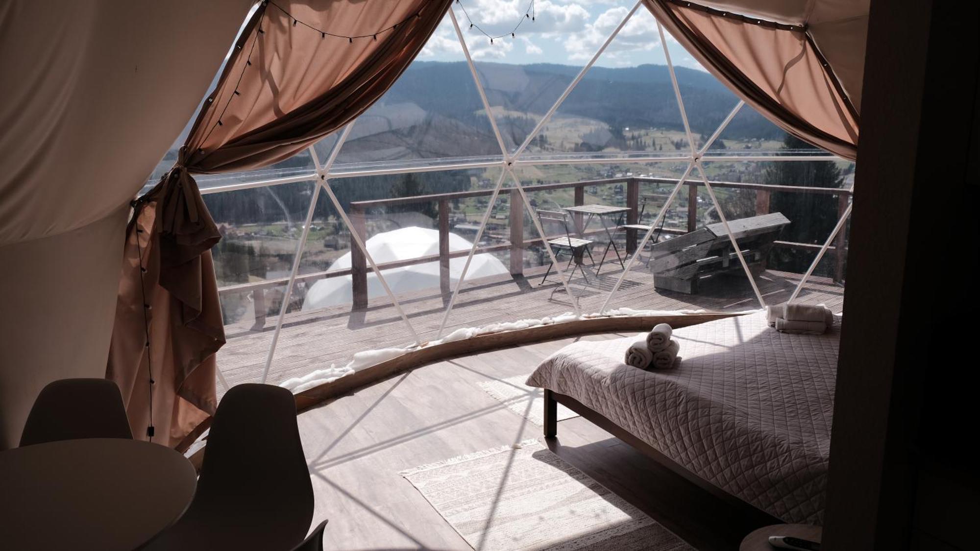 Глемпінг Де Вайб Hotell Vorochta Rum bild