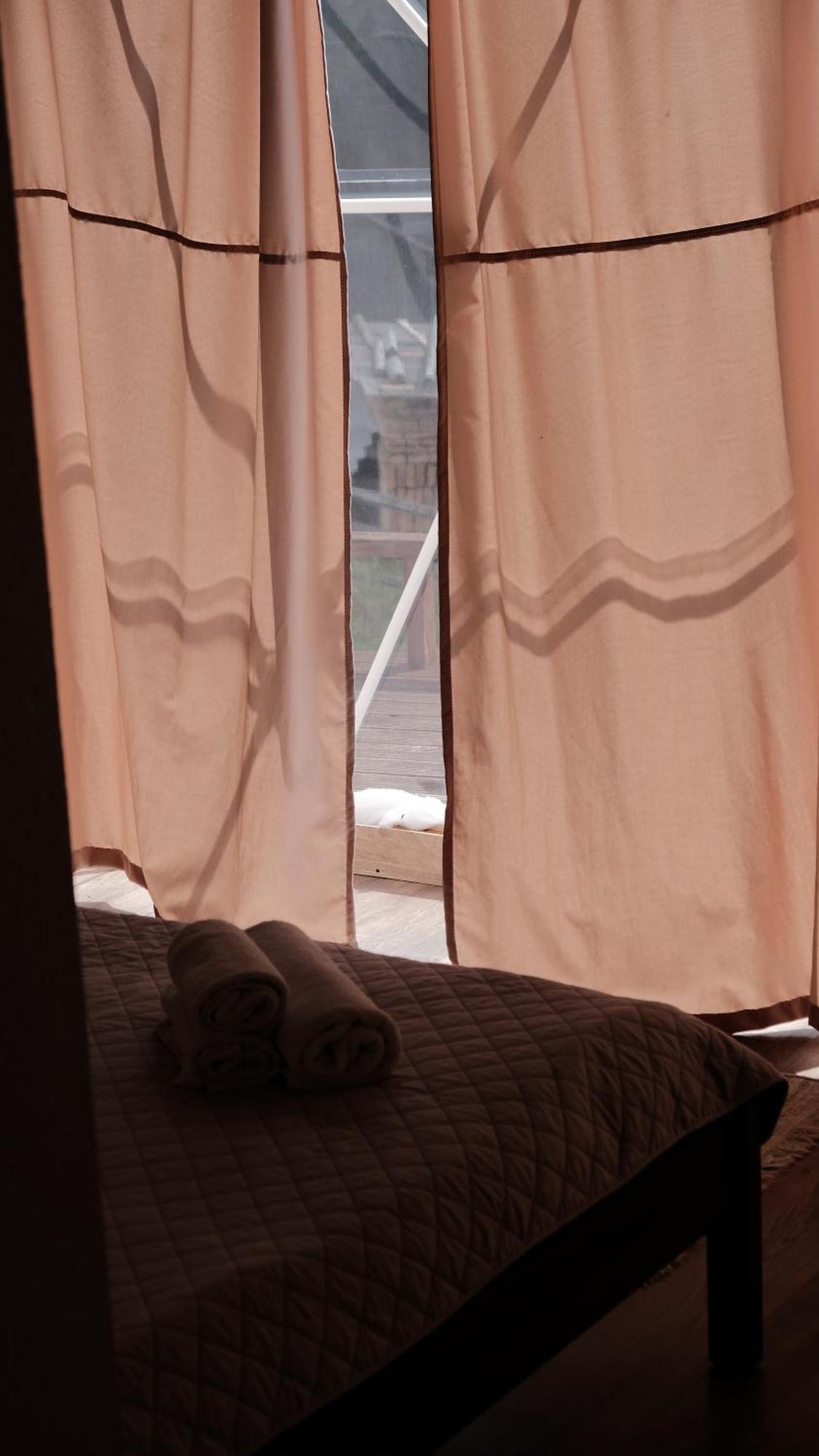 Глемпінг Де Вайб Hotell Vorochta Rum bild