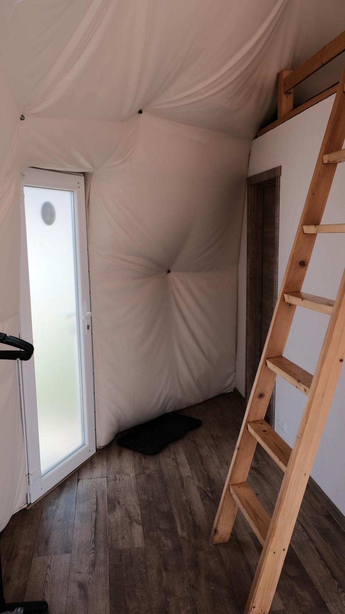 Глемпінг Де Вайб Hotell Vorochta Rum bild