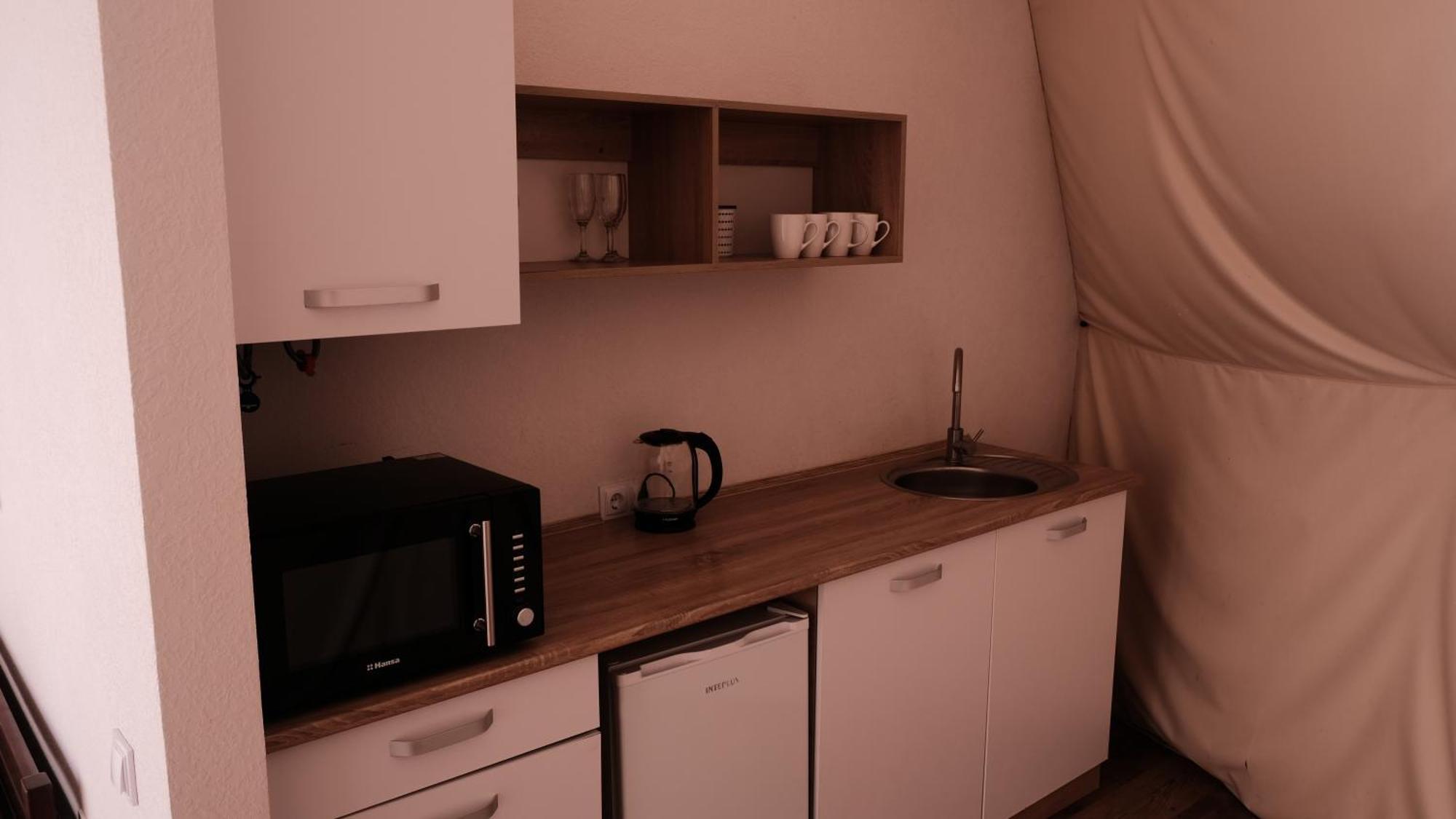 Глемпінг Де Вайб Hotell Vorochta Rum bild