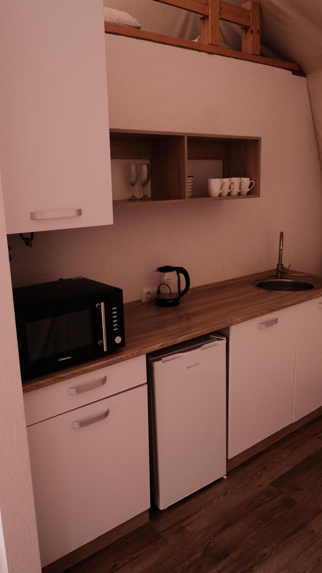 Глемпінг Де Вайб Hotell Vorochta Rum bild