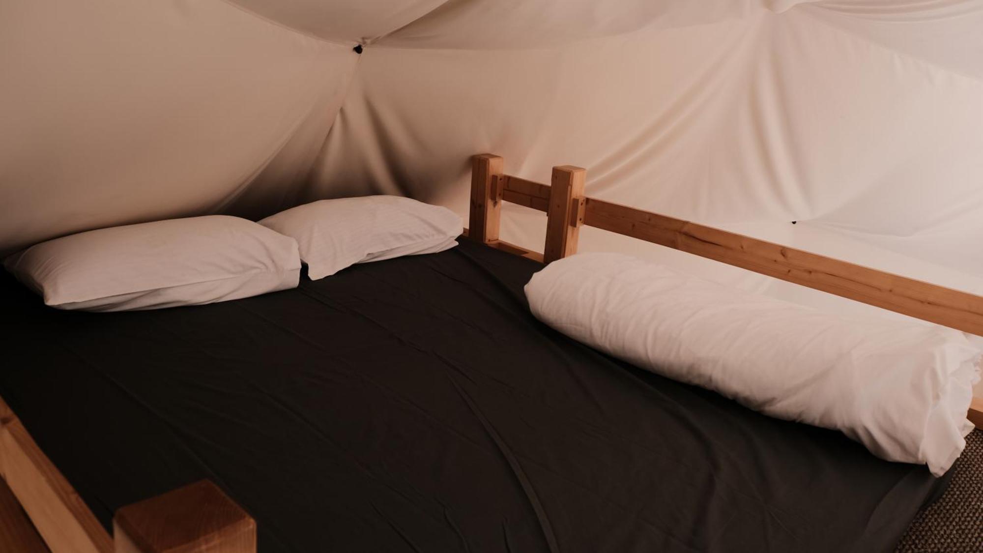 Глемпінг Де Вайб Hotell Vorochta Rum bild