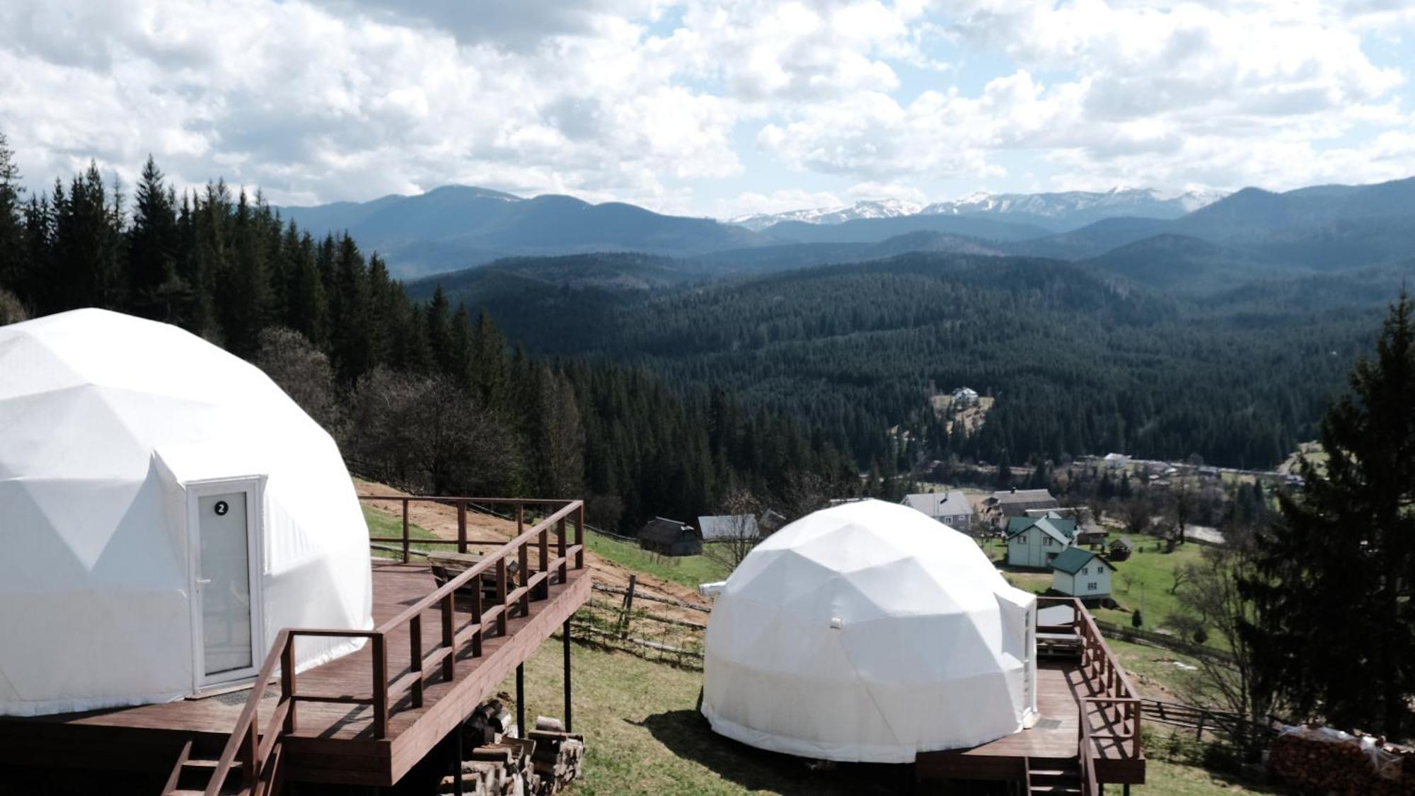 Глемпінг Де Вайб Hotell Vorochta Exteriör bild